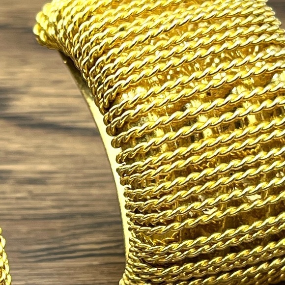 Vintage Clip On Earrings Runway Gold Wired Textured Dimensional Big Bold - Picture 9 of 12